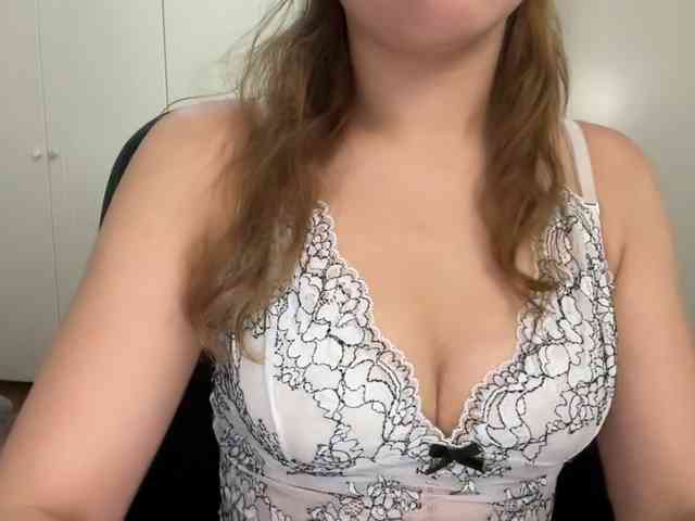 AnnaaMeaw webcam