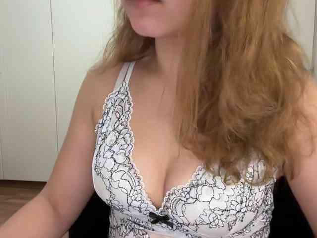 AnnaaMeaw webcam