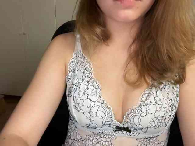 AnnaaMeaw webcam