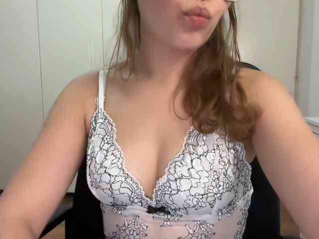 AnnaaMeaw webcam