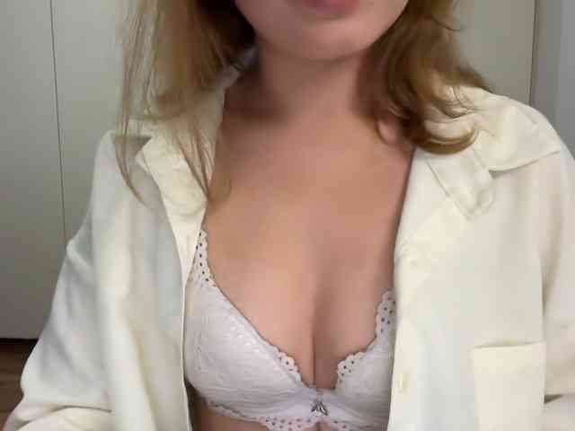 AnnaaMeaw webcam