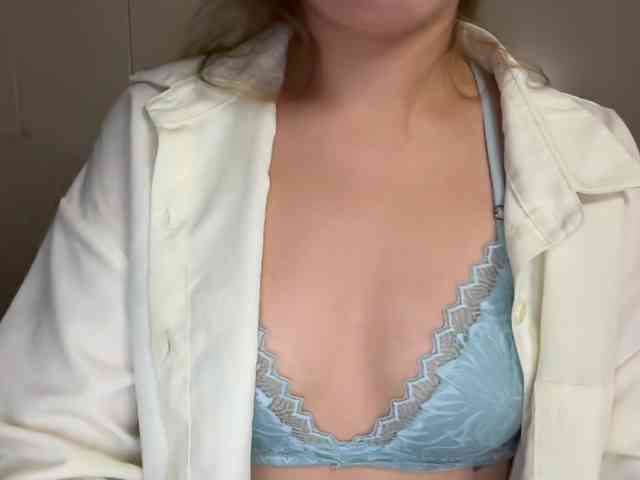 AnnaaMeaw webcam
