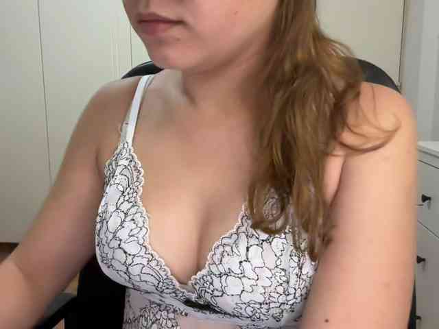 AnnaaMeaw webcam