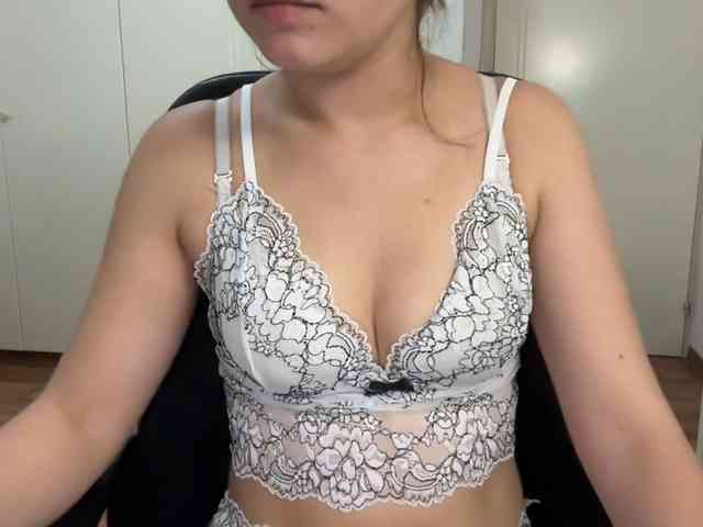 AnnaaMeaw webcam