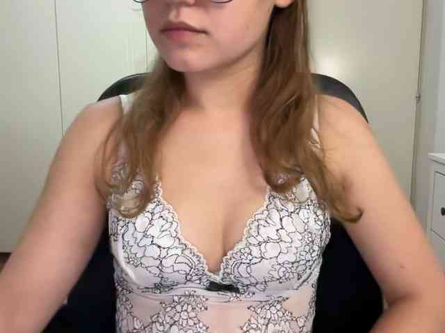 AnnaaMeaw webcam
