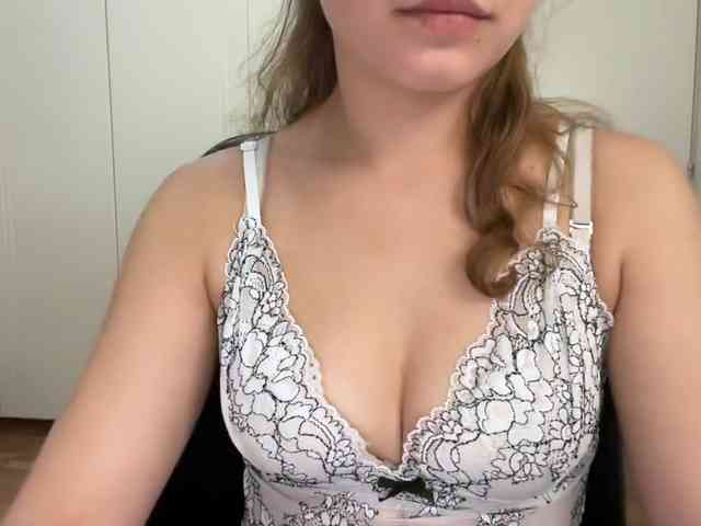 AnnaaMeaw webcam
