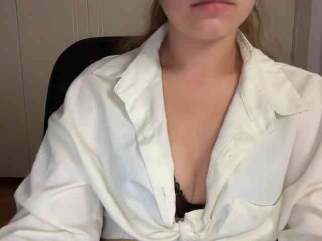 AnnaaMeaw webcam
