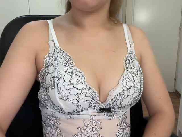 AnnaaMeaw webcam