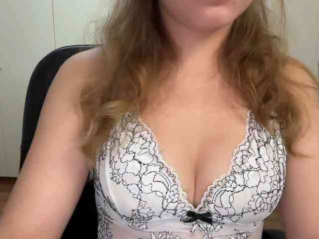 AnnaaMeaw webcam