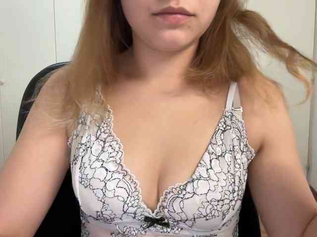 AnnaaMeaw webcam