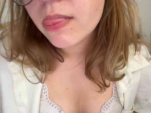 AnnaaMeaw webcam
