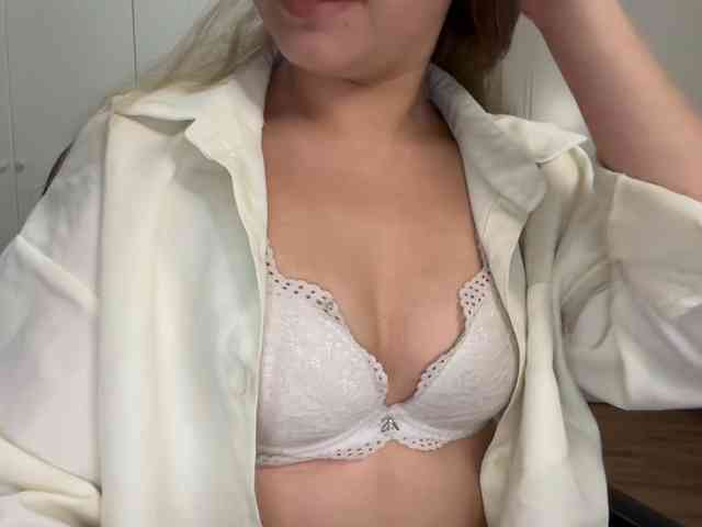 AnnaaMeaw webcam