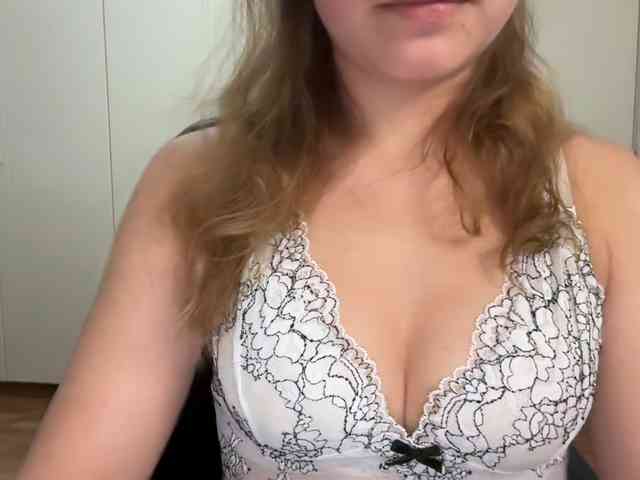 AnnaaMeaw webcam