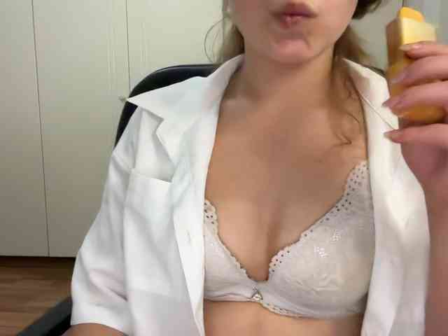 AnnaaMeaw webcam