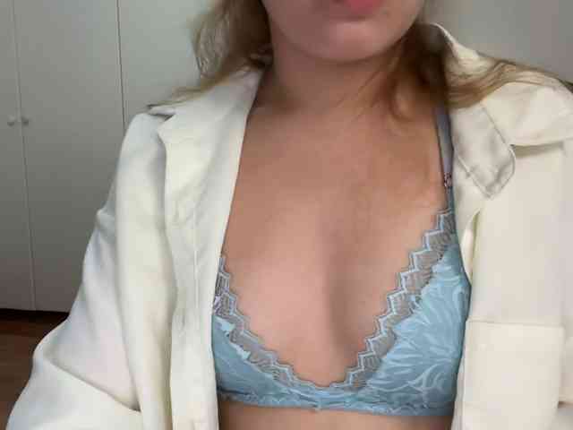 AnnaaMeaw webcam