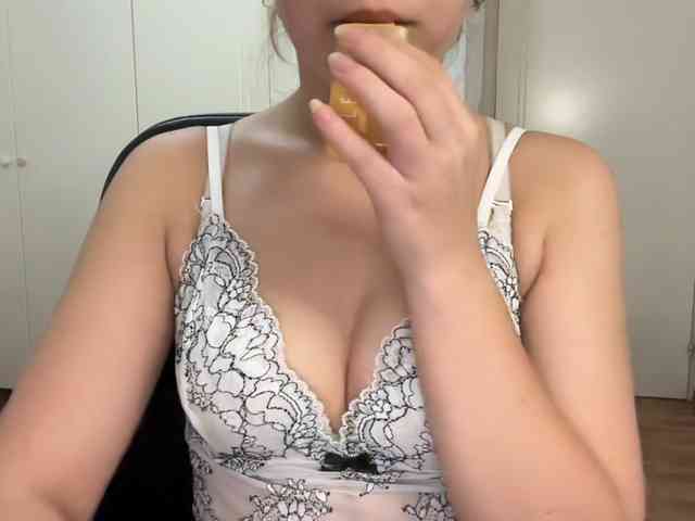 AnnaaMeaw webcam
