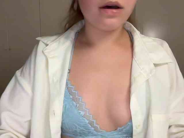 AnnaaMeaw webcam