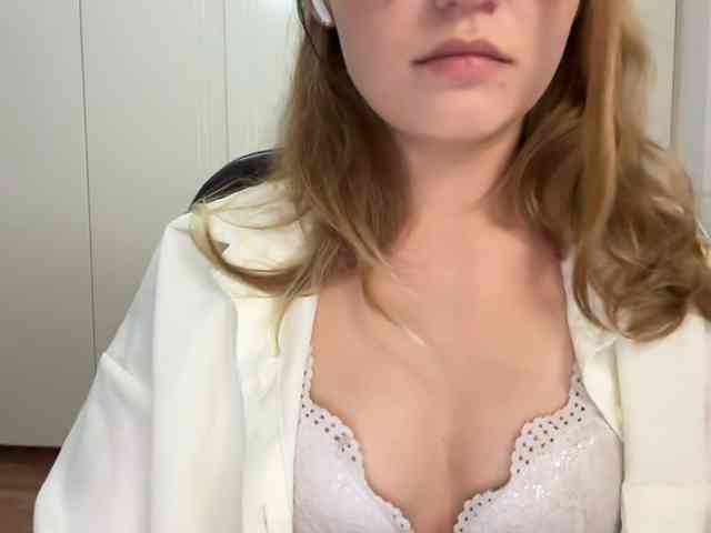 AnnaaMeaw webcam
