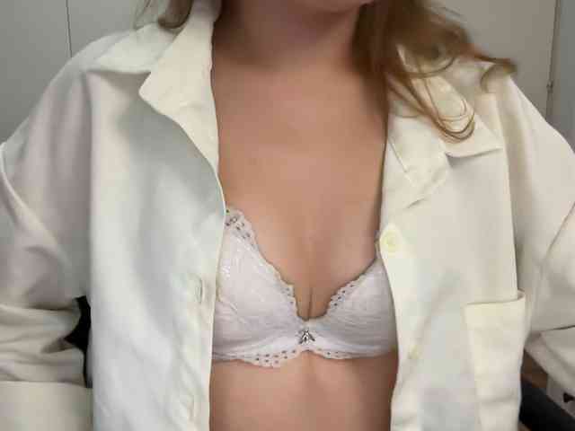 AnnaaMeaw webcam