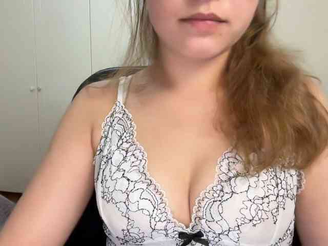 AnnaaMeaw webcam