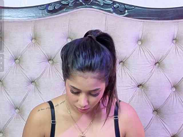 VioletMontes webcam