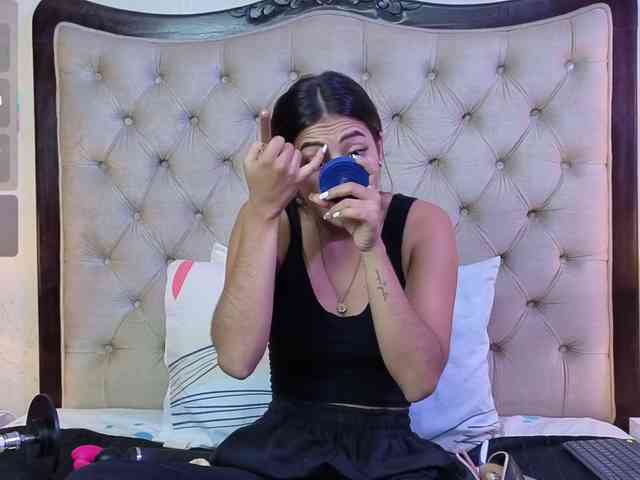 VioletMontes webcam