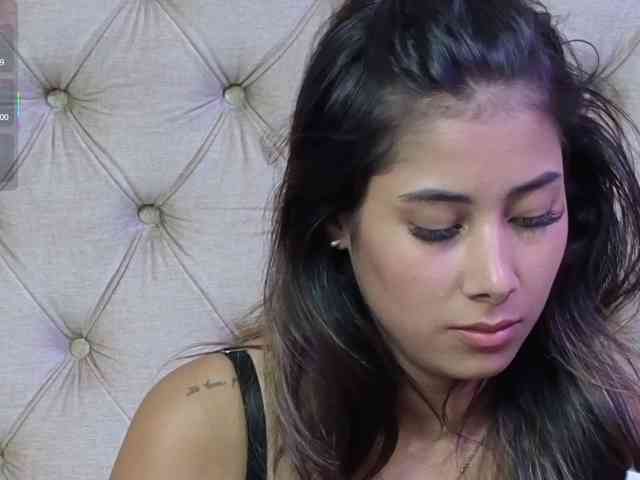 VioletMontes webcam