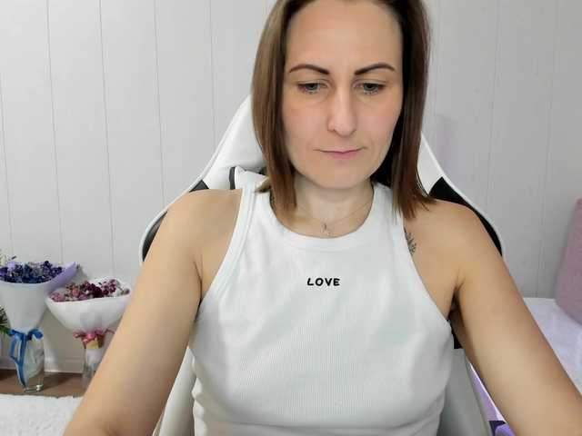 Kiza9's BongaCams show and profile