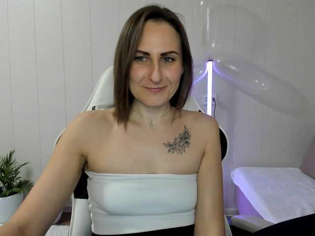 Kiza9's BongaCams show and profile