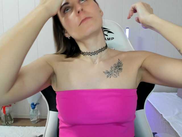 Kiza9's BongaCams show and profile