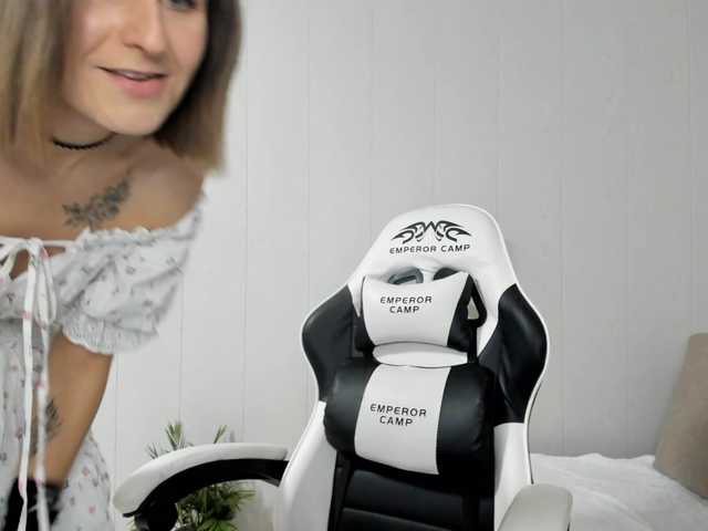 Kiza9's BongaCams show and profile