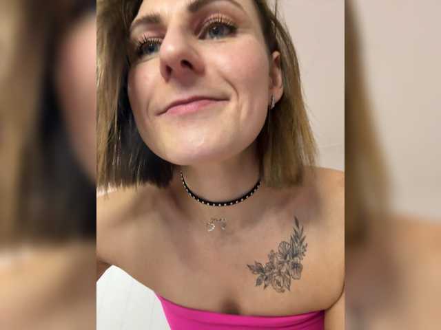 Kiza9's BongaCams show and profile