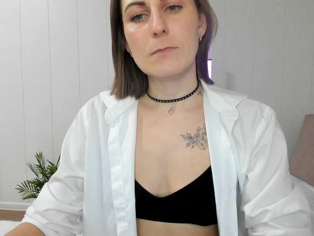 Kiza9's BongaCams show and profile