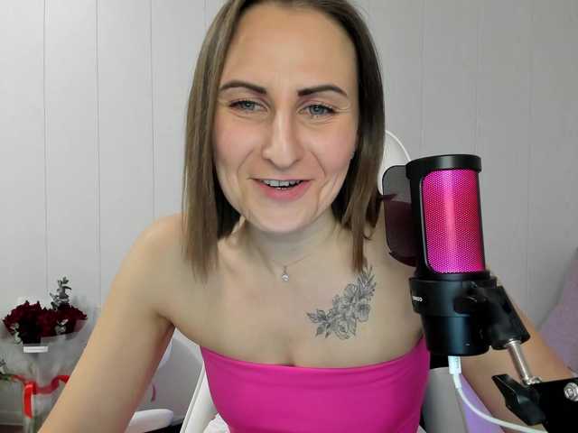 Kiza9's BongaCams show and profile