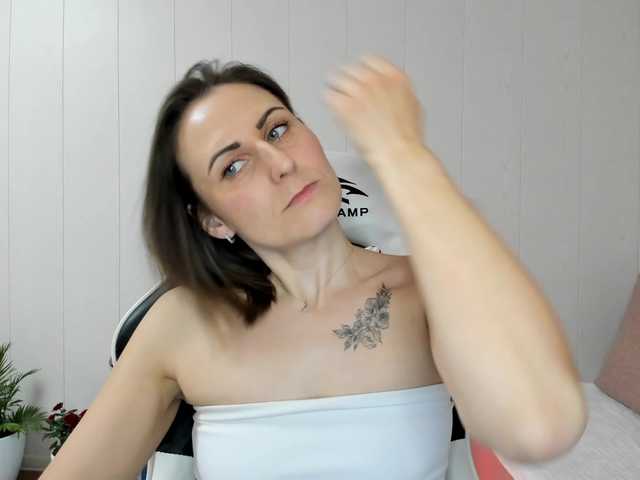 Kiza9's BongaCams show and profile