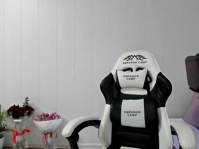 le modèle Kiza9 est en webcam porno dans un show sur le site bongacams, il possède les tags suivants: White/Caucasian,Brunette,Shaved