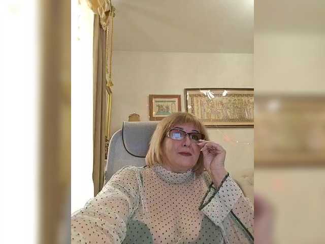 KarinkaSweet's BongaCams show and profile