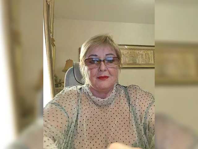 KarinkaSweet's BongaCams show and profile