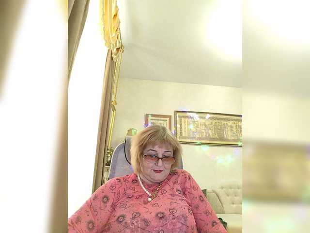 KarinkaSweet's BongaCams show and profile