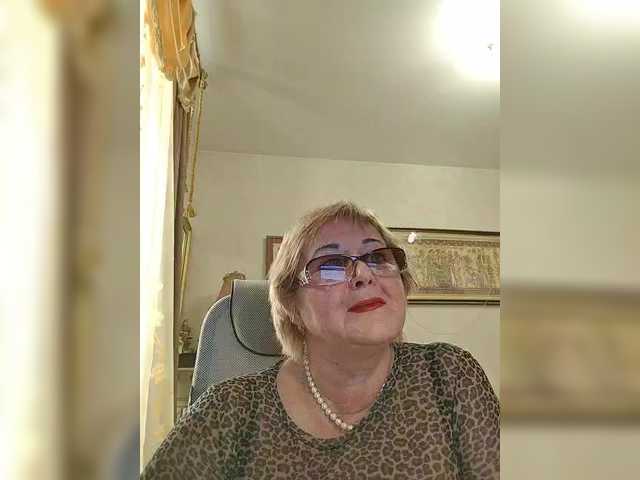 KarinkaSweet's BongaCams show and profile