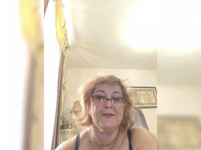 KarinkaSweet's BongaCams show and profile