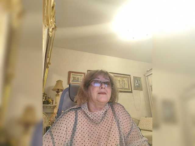 KarinkaSweet's BongaCams show and profile