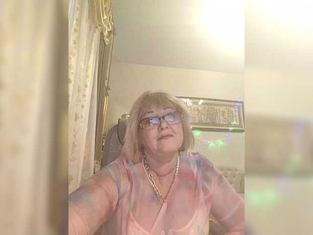 KarinkaSweet's BongaCams show and profile