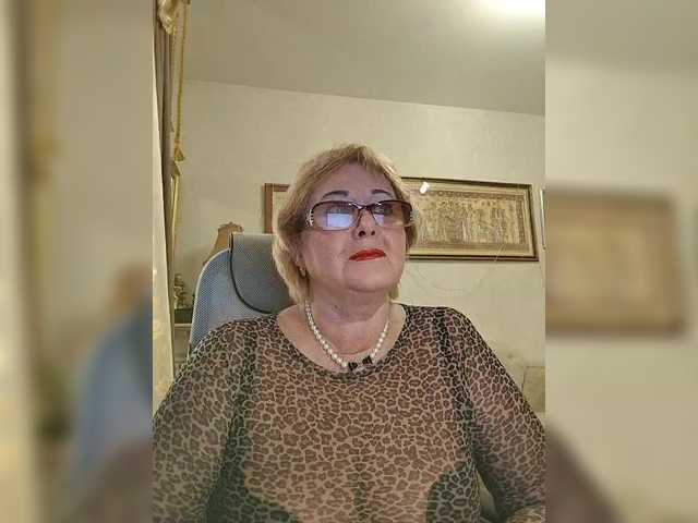 KarinkaSweet's BongaCams show and profile