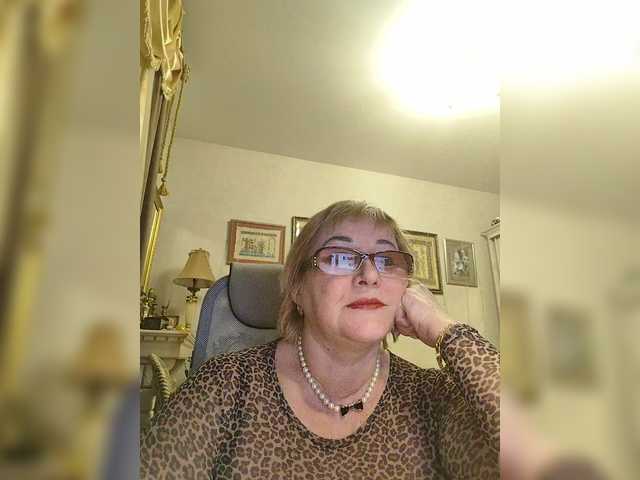 KarinkaSweet's BongaCams show and profile