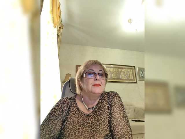 KarinkaSweet's BongaCams show and profile