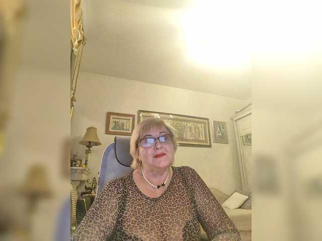 KarinkaSweet's BongaCams show and profile