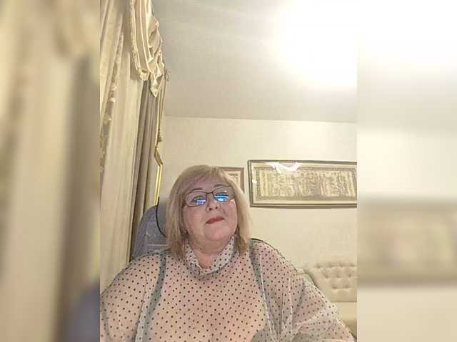 KarinkaSweet's BongaCams show and profile