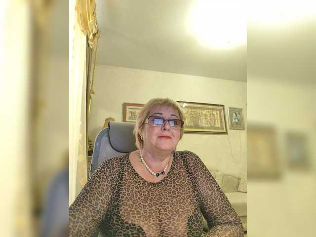 KarinkaSweet's BongaCams show and profile