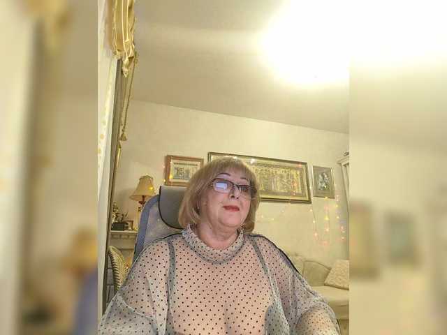 KarinkaSweet's BongaCams show and profile